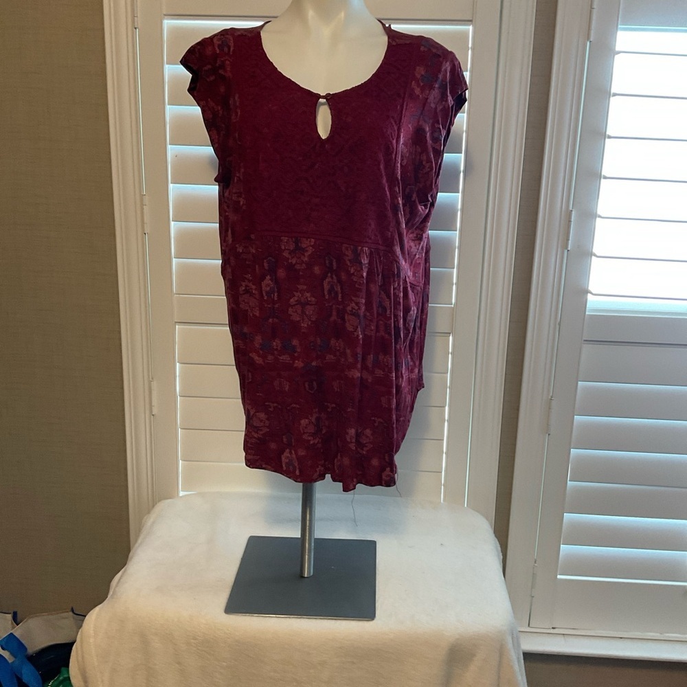 Faded Glory Burgundy Floral Keyhole Cap-Sleeve Tunic